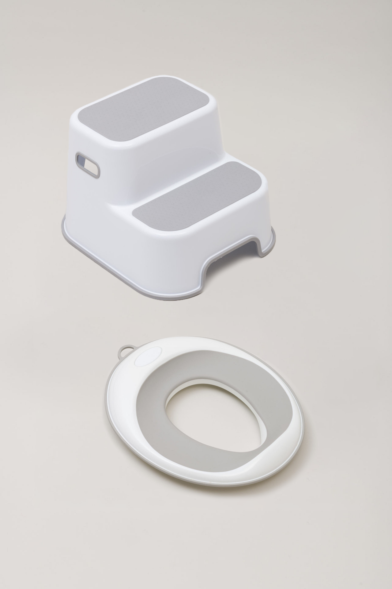 Double set for using the toilet bowl